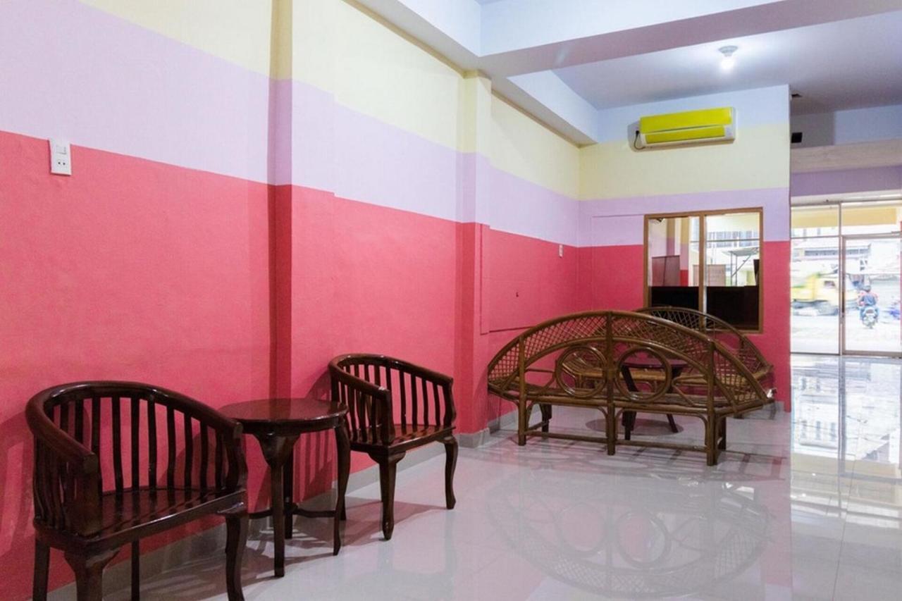 Reddoorz Plus @ Jalan Gatot Subroto Medan Sunggal Exterior photo