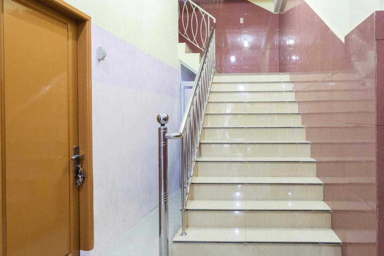 Reddoorz Plus @ Jalan Gatot Subroto Medan Sunggal Exterior photo