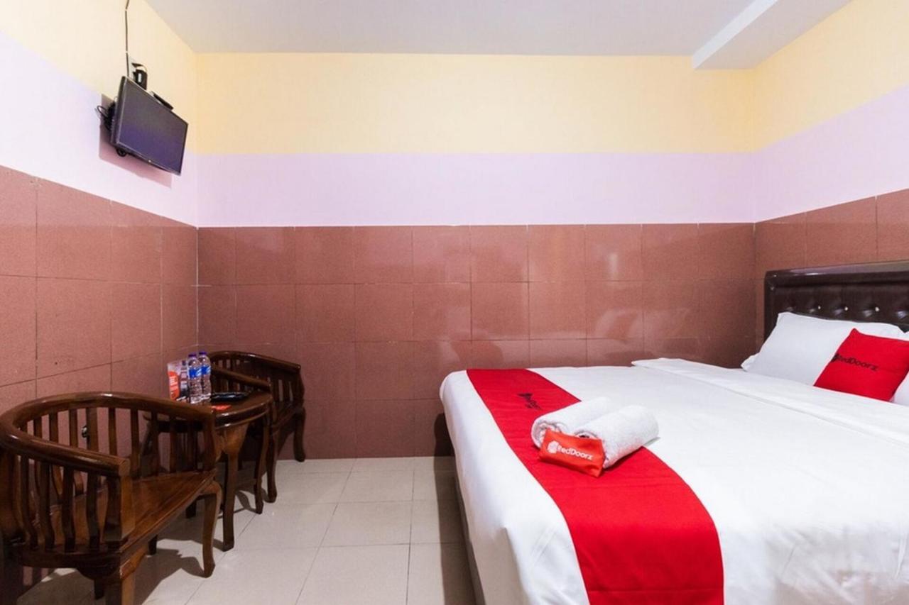 Reddoorz Plus @ Jalan Gatot Subroto Medan Sunggal Exterior photo