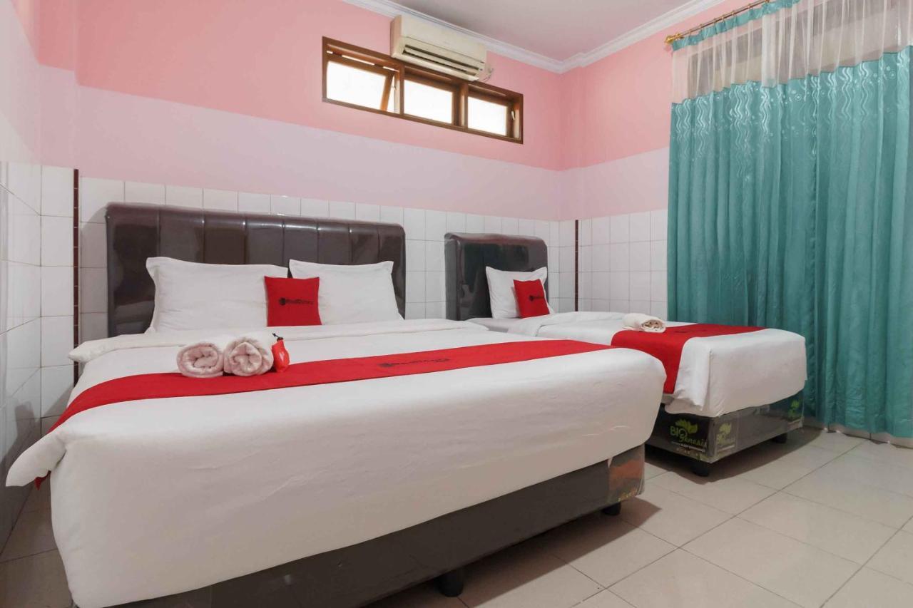 Reddoorz Plus @ Jalan Gatot Subroto Medan Sunggal Exterior photo